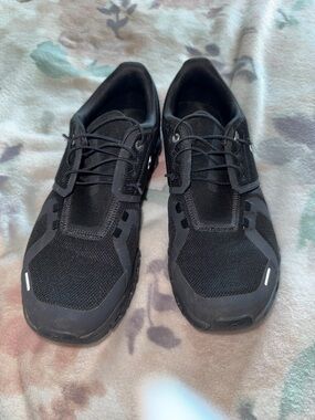 On Running women’s  Black Mesh Lace-Up Sneakers